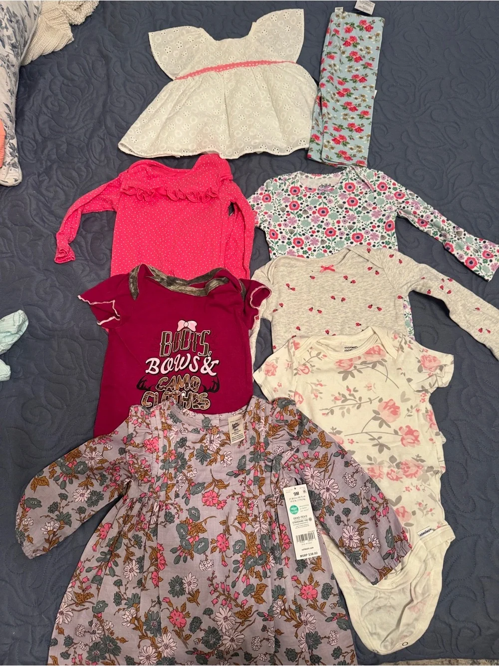 BUNDLE OF LITTLE GIRLS 12 MTHS ITEMS MOST ARE NEW OR NEVER WORN